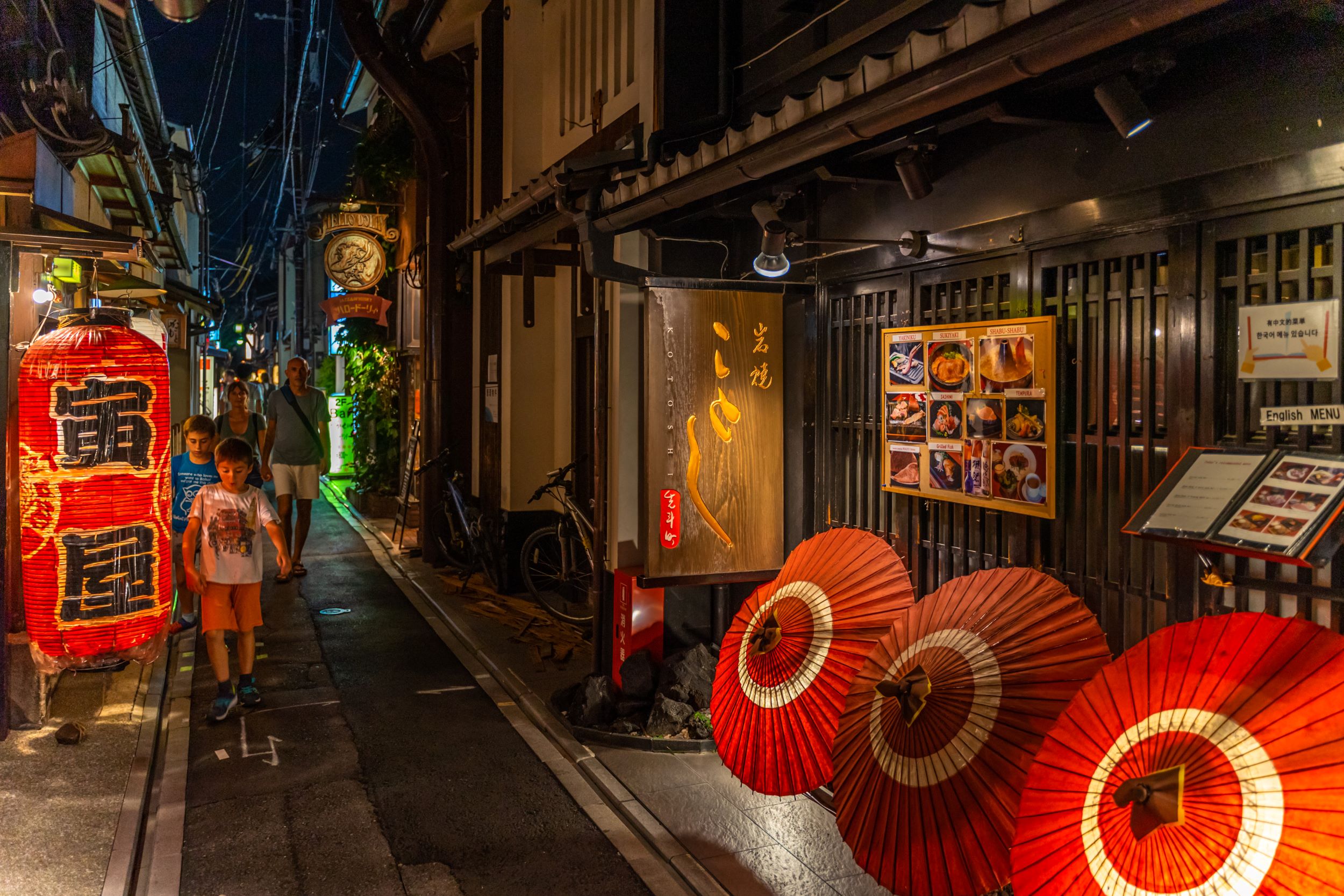 Evening Food Tour Of Kyoto’s Pontocho & Gion Shirakawa - Night View Of Pontocho, A Typical Narrow Alley Of Kyoto Full Of Typical Japanese Restaurants